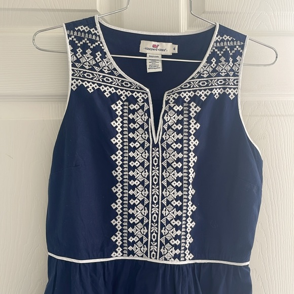 Women’s Vineyard Vines. Fit & flare knee length dress. Size 4. - Picture 2 of 4
